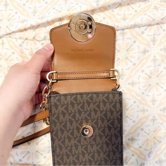 44 | 🍁❤️Michael Kors Carmen Smartphone Crossbody Bag - Picture 4 of 5